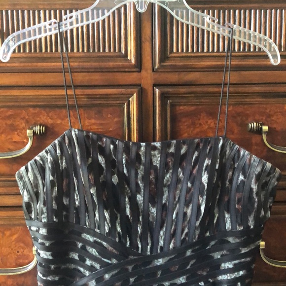 Great party dress with separate shawl. - Picture 4 of 10